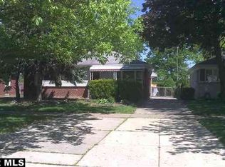 29575 Tamarack Dr, Flat Rock, MI 48134