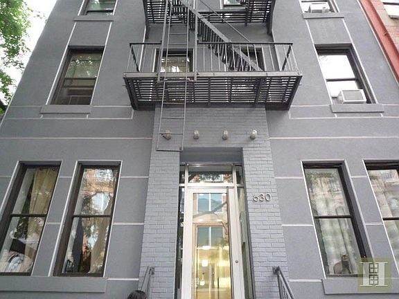 5th image of 630 E 9th St APT 5