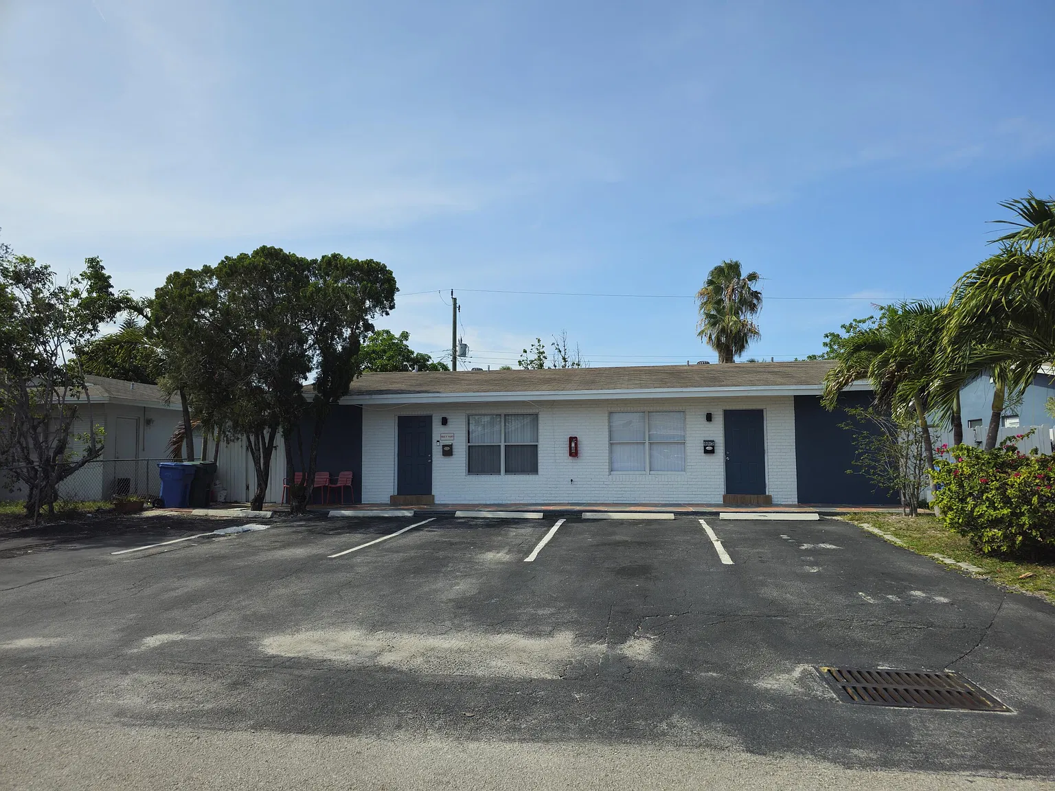 2 bed, 1.0 bath, 1960 sqft, $2,200 — Photo 2