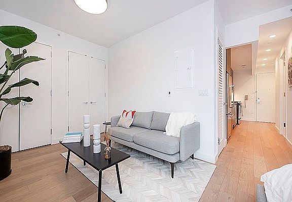 4th image of 225 E 39th St APT 32M