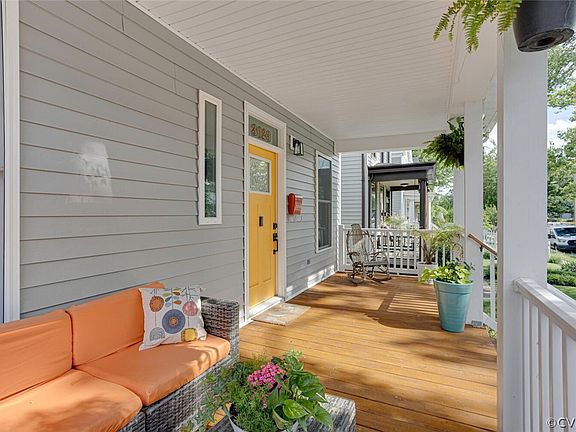 3rd image of 3023 Barton Ave