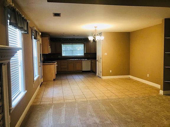 4th image of 1817 E Lakeshore Dr