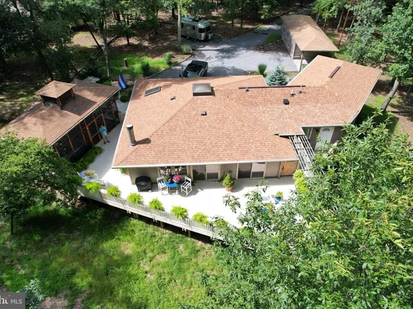 83 Shawnee Trl, Hedgesville, WV 25427