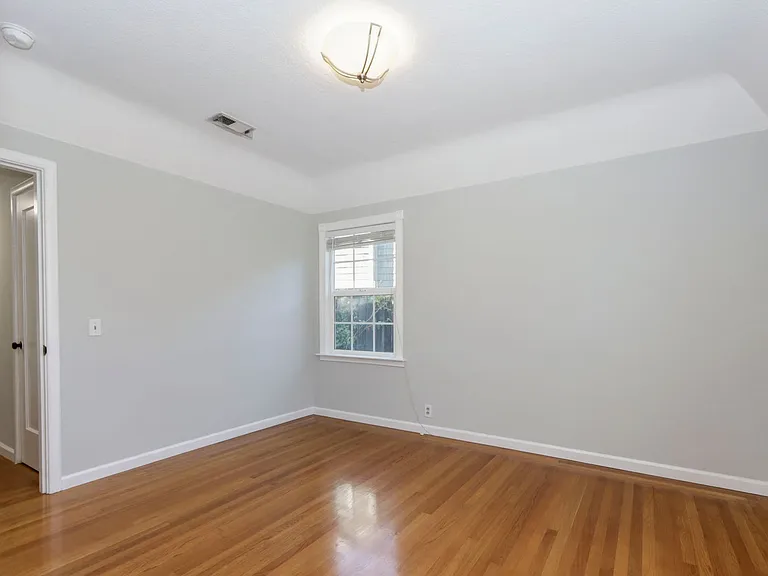 88 Southgate St — Photo 27