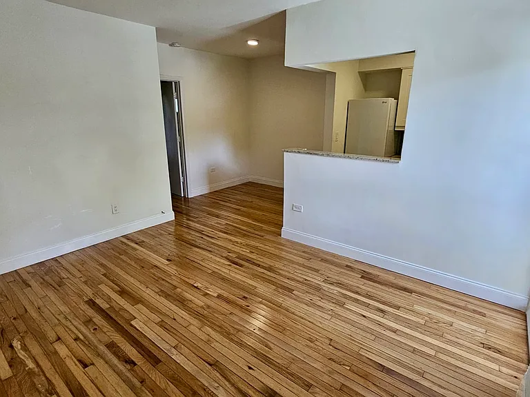 9005 NE 8th Ave #8 — Photo 1