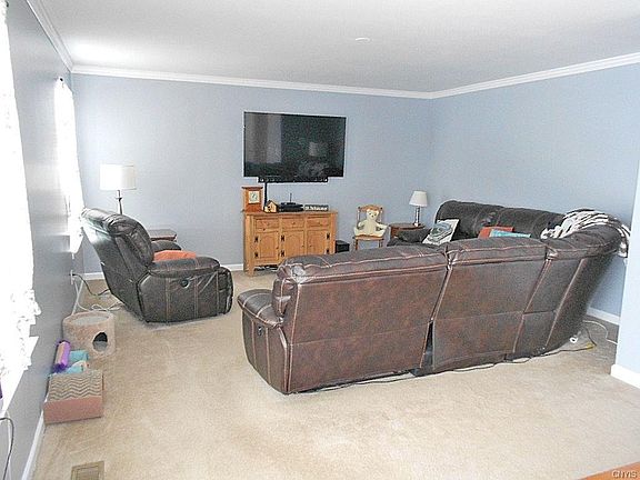 3rd image of 134 Beresford Ln