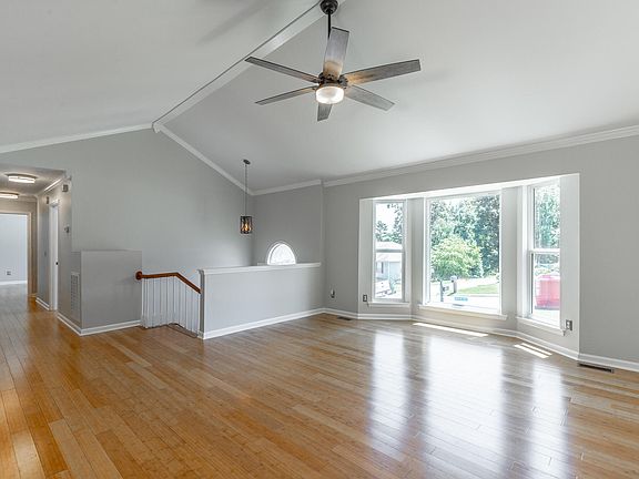 5th image of 10095 Fielding Rd