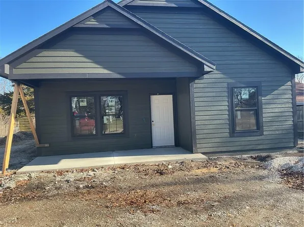 707 N Sycamore St, Ottawa, KS 66067