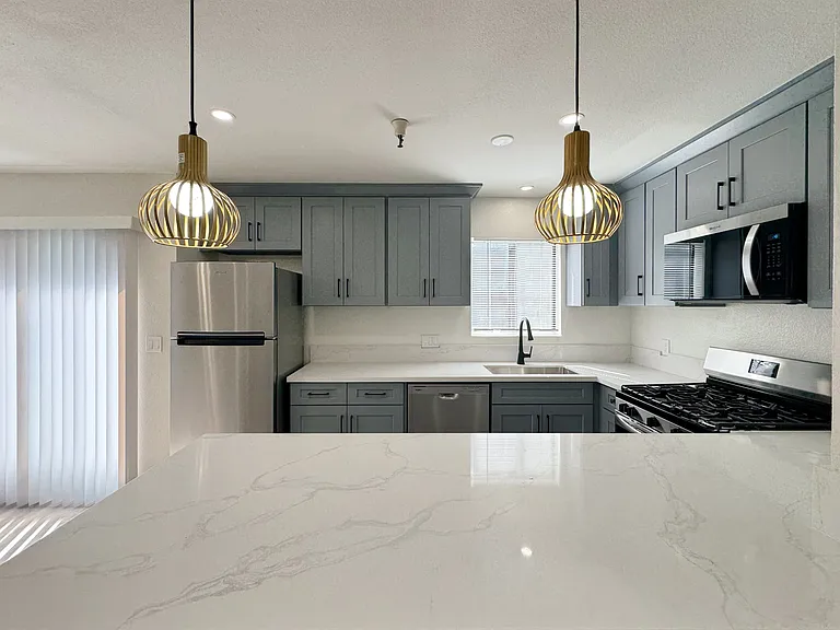 112 N Michigan Ave #9 — Photo 8