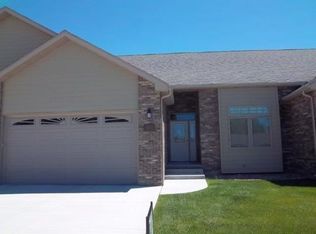 919 Sandstone Dr, North Platte, NE 69101