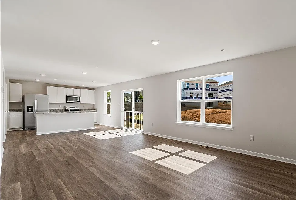 4 bed, 1906 sqft, $3,300 — Photo 2