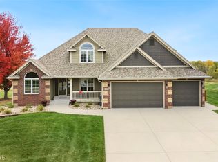 2305 W 10th Ave, Indianola, IA 50125