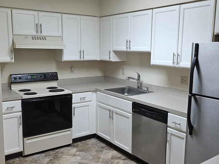 406 Colettes Ct — Photo 10