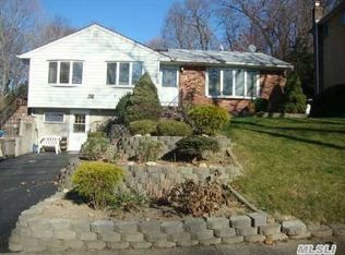 9 Saddler Ct, Huntington Station, NY 11746