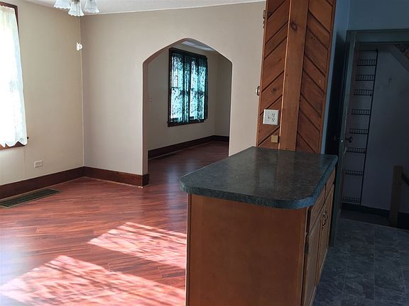 4th image of 212 E Campus Dr