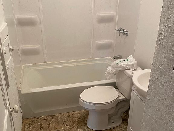 3rd image of 719 Pinewood Ave #2