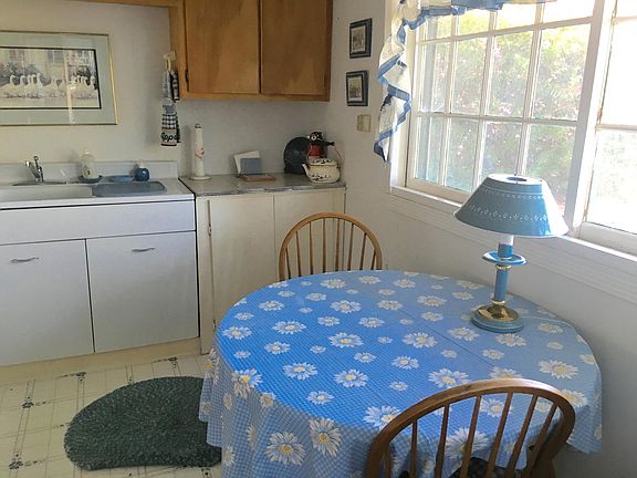breakfast area in kitchen