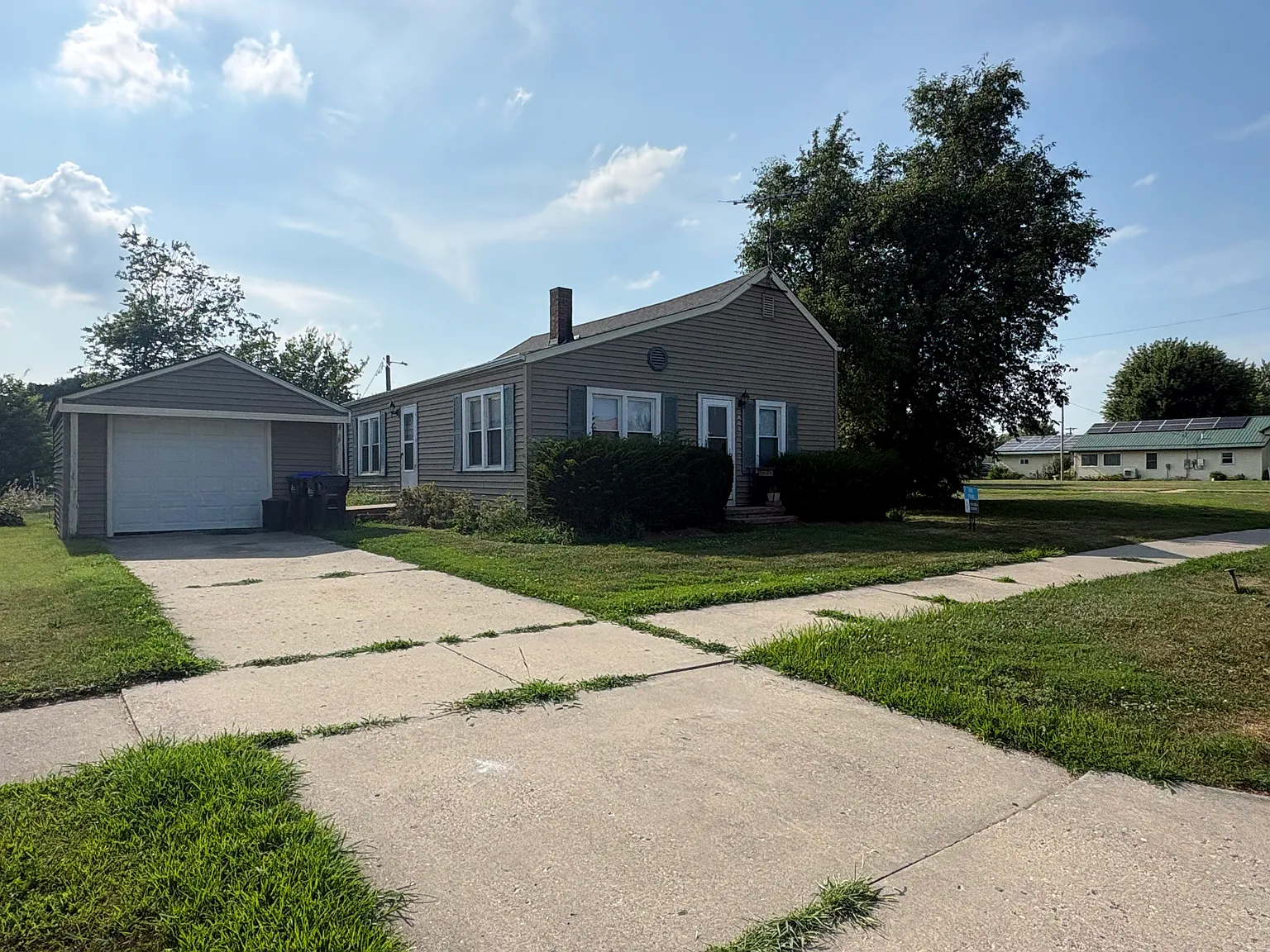 9th Ave , Belle Plaine — Photo 3