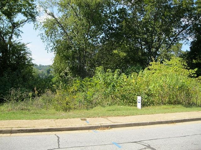 2nd image of 2219 1st Ave