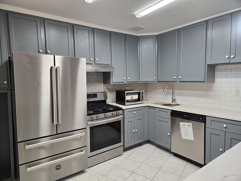 1st image of 1021 E 85th St Floor 3