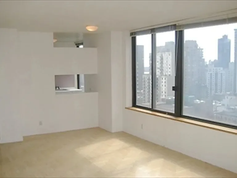 300 E 93rd St #21A — Photo 2