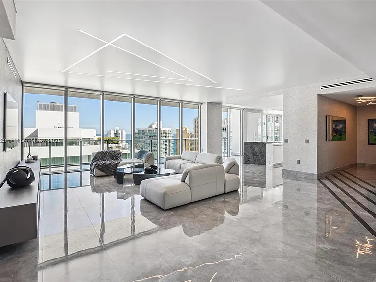 330 Sunny Isles Blvd #5-UPH04 — Photo 2