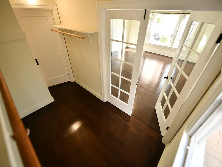 747 Warfield Ave — Photo 9