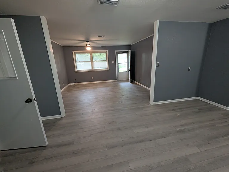 625 Louis St — Photo 3