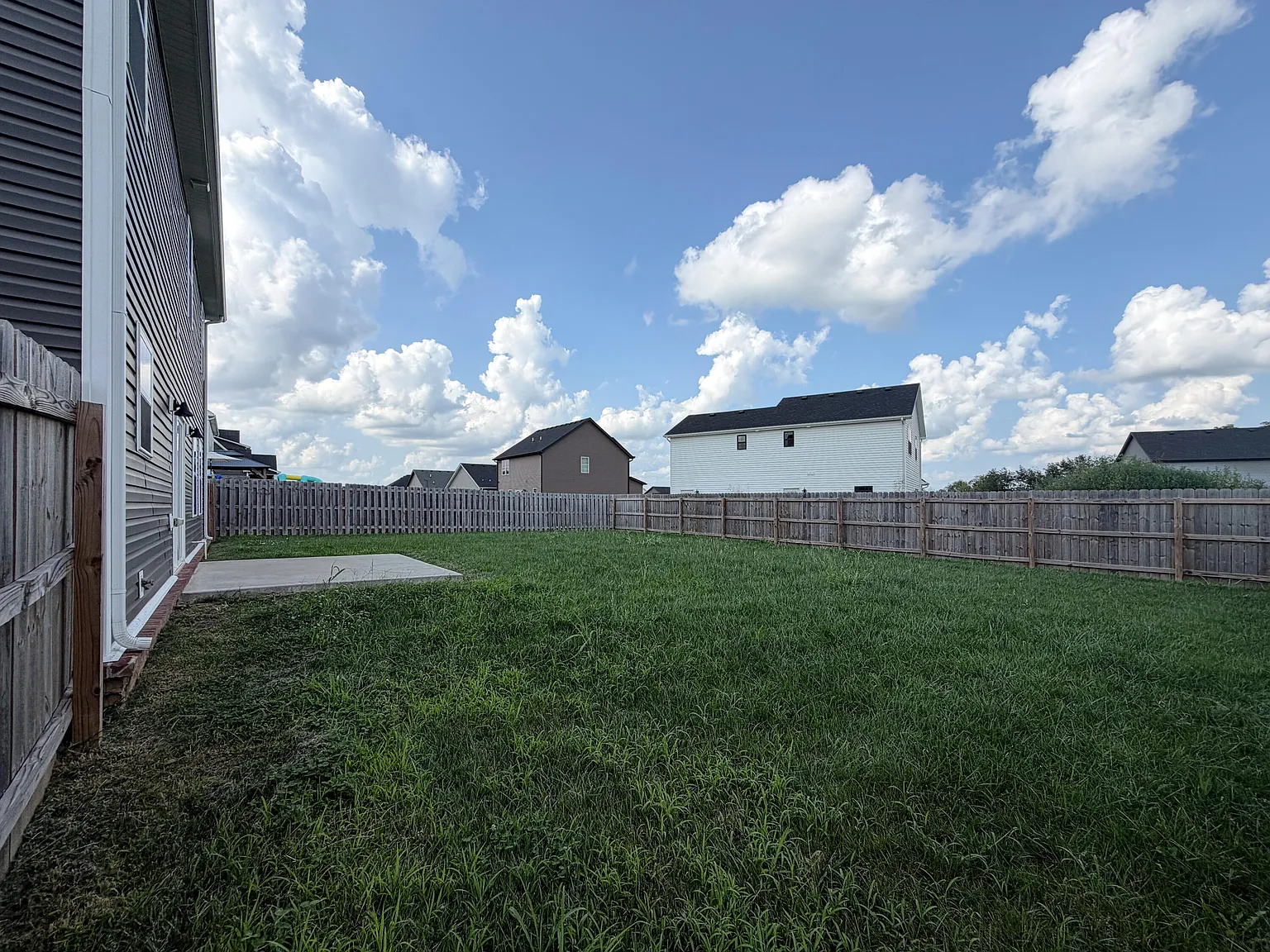 4 bed, 2.5 bath, 2420 sqft, $2,999 — Photo 2