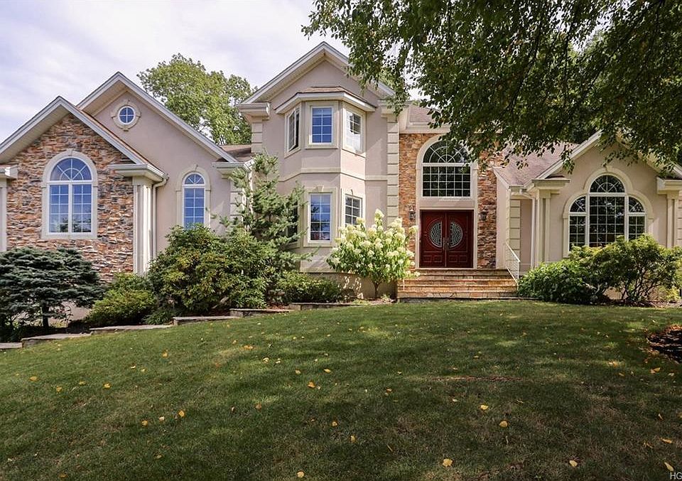 1st image of 12 Beaver Pond Ct