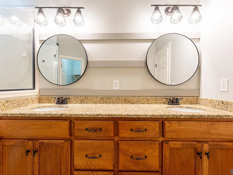 525 W Mossyleaf Dr SW — Photo 22