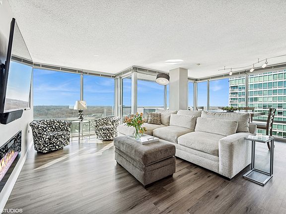 5th image of 9655 Woods Dr #1502