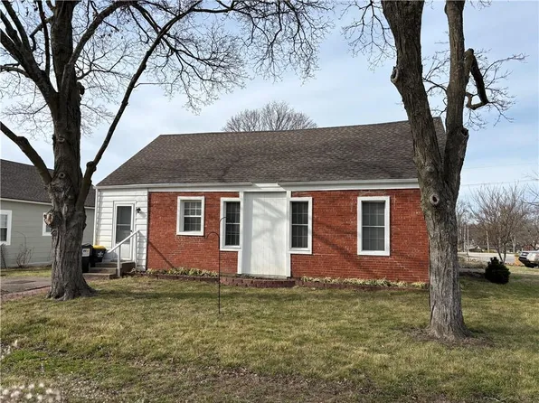 8 S Mulberry St, Louisburg, KS 66053