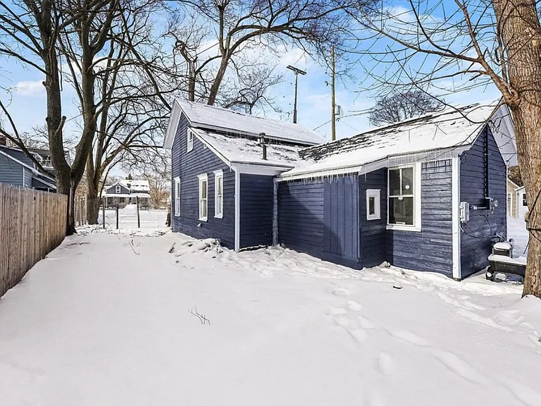 249 Washington Ave — Photo 2