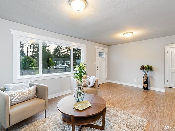 5th image of 1007 Violet Meadow St S