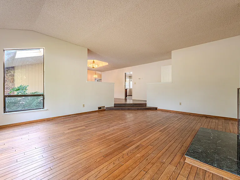 327 Clarkin Ct — Photo 9