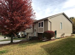 17033 Sahler St, Omaha, NE 68116