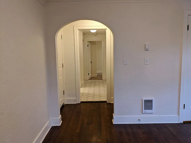 Elise Apartments — Photo 13