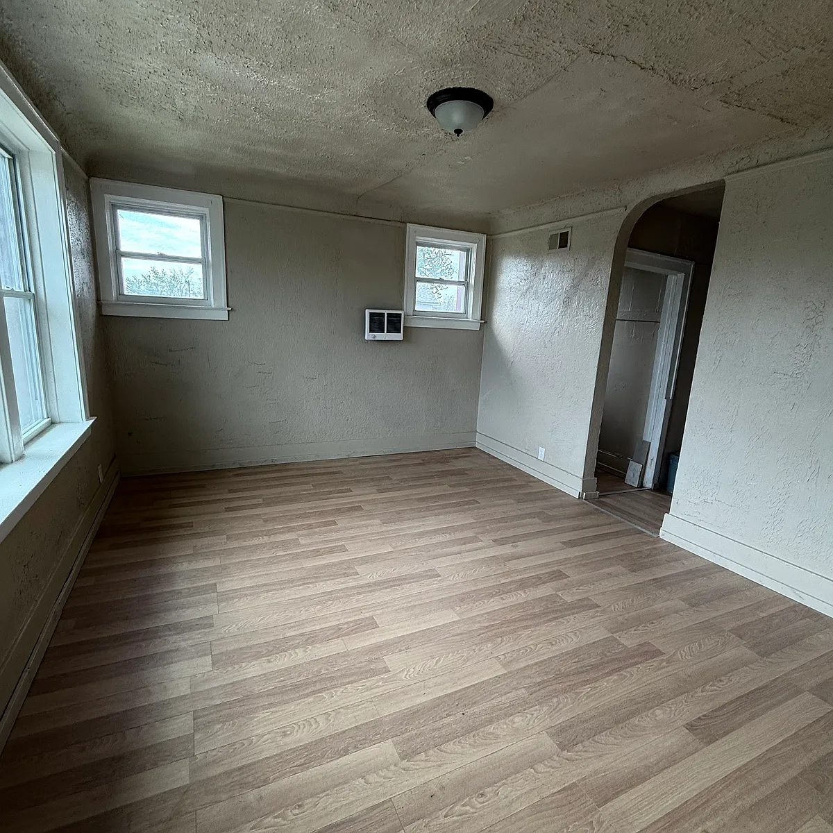 Building Photo - 16853 Log Cabin St #6