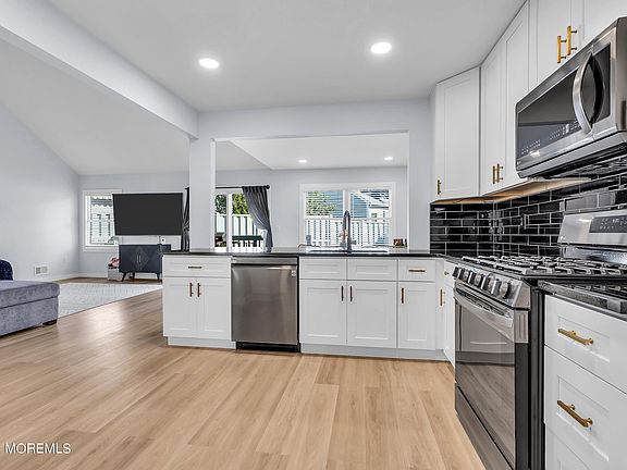 4th image of 9 Turnberry Circle #107