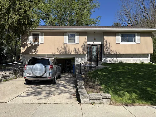 2703 Park St Photo 1