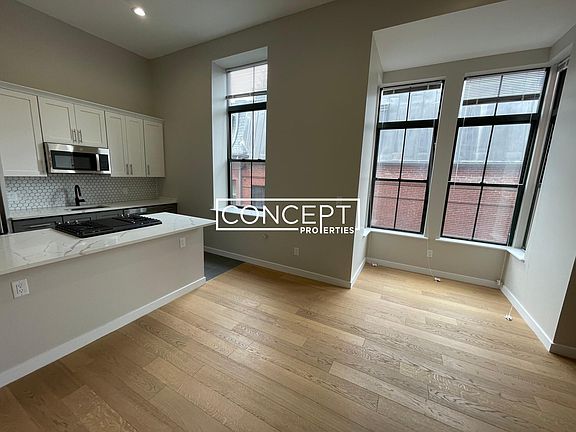 4th image of 1662 Washington St #308