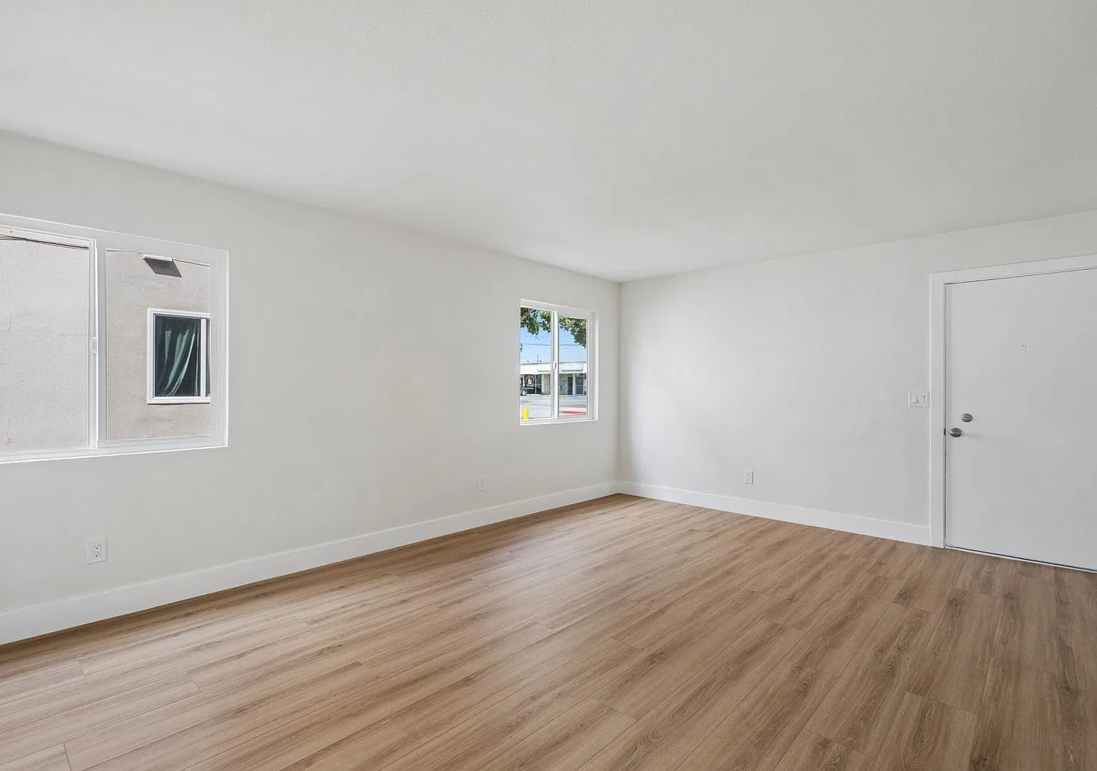 Bland-121 E. Bay Street — Photo 4