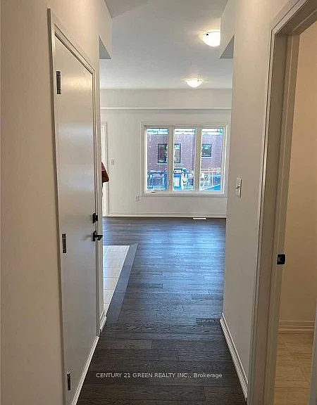 135 Turnberry Ln — Photo 4