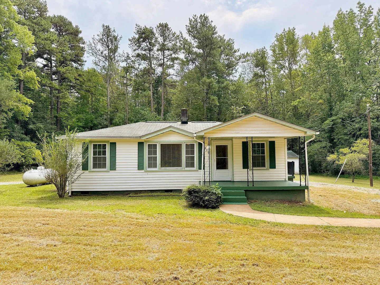 Quiet & Peaceful Rancher For Rent! — Photo 1