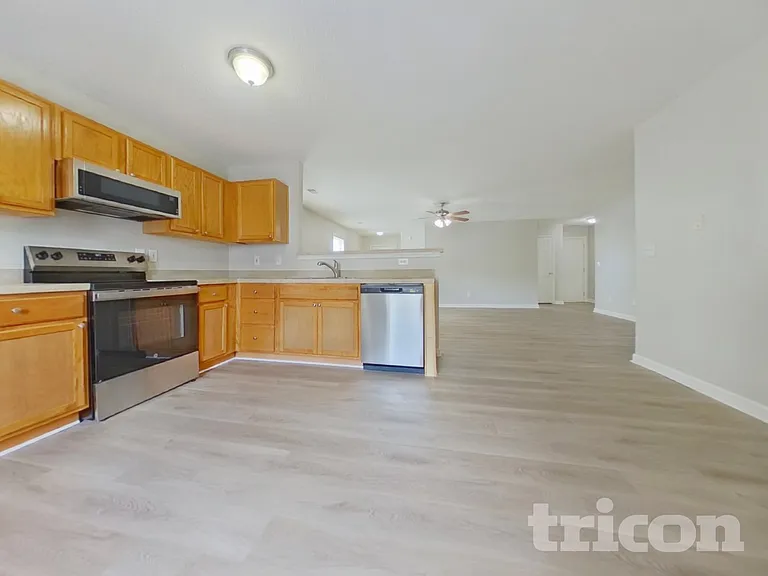 404 Castle Ridge Dr — Photo 7