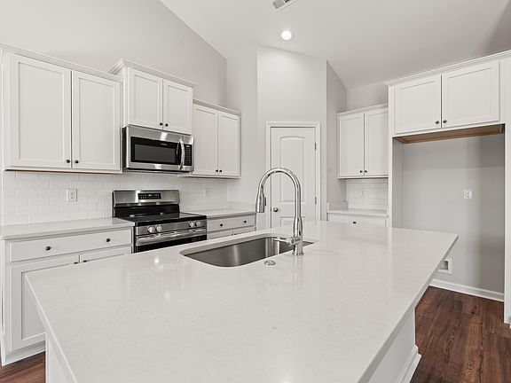 5th image of 165 Double Pond Dr Lot 46 - Elm