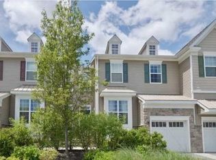 36 Pineview Dr, Waldwick, NJ 07463