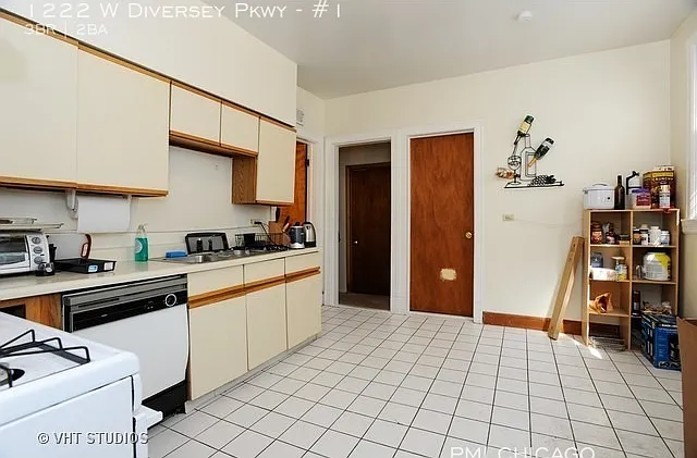 1222 W Diversey Pkwy #1