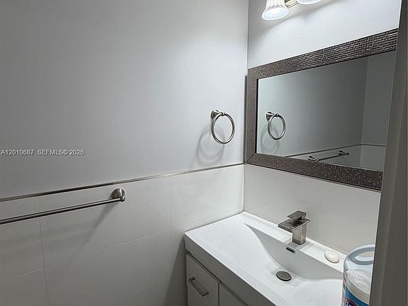 4th image of 2433 NW 96th St #B